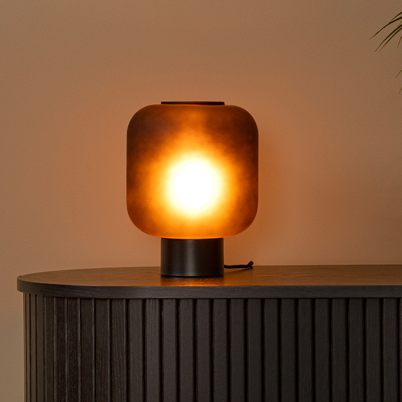 Zwarte tafellamp modern, Eloise, met schakelaar