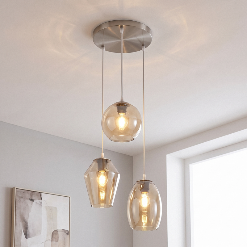 Ronde design hanglamp Lazaro met 3 amberkleurige kappen Ronde design hanglamp Lazaro met 3 amberkleurige kappen