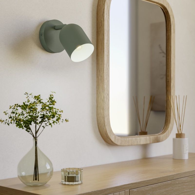 Groene vintage wandlamp staal, Tjitte Groene vintage wandlamp staal, Tjitte