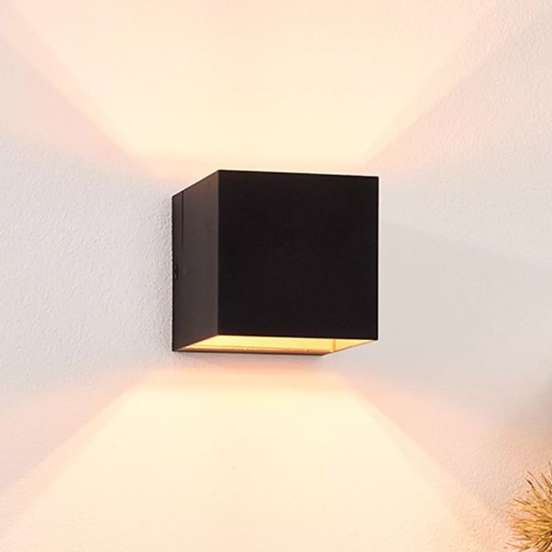 Zwarte moderne wandlamp, Devi, metaal