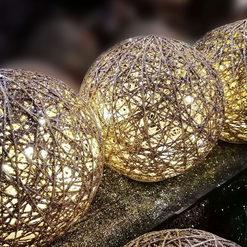 20 cm Kerstbol met 30 LEDS, op batterij 20 cm Kerstbol met 30 LEDS, op batterij