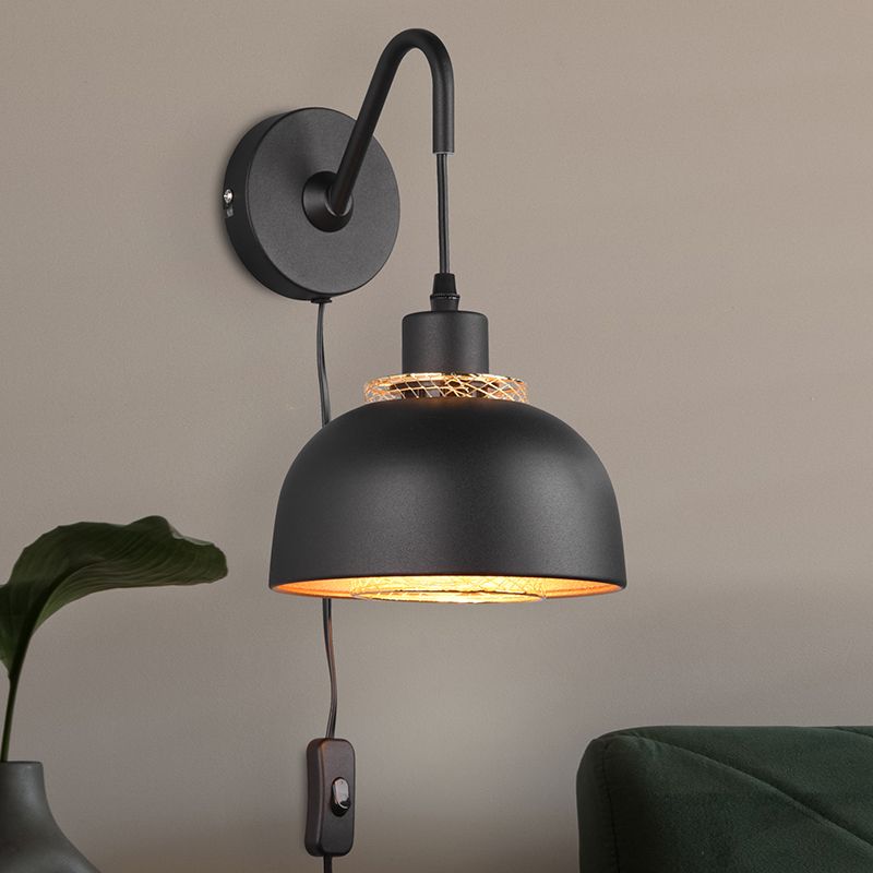 Zwarte wandlamp industrieel, Sylvano, met schakelaar
