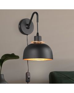 Zwarte wandlamp industrieel, Sylvano, met schakelaar