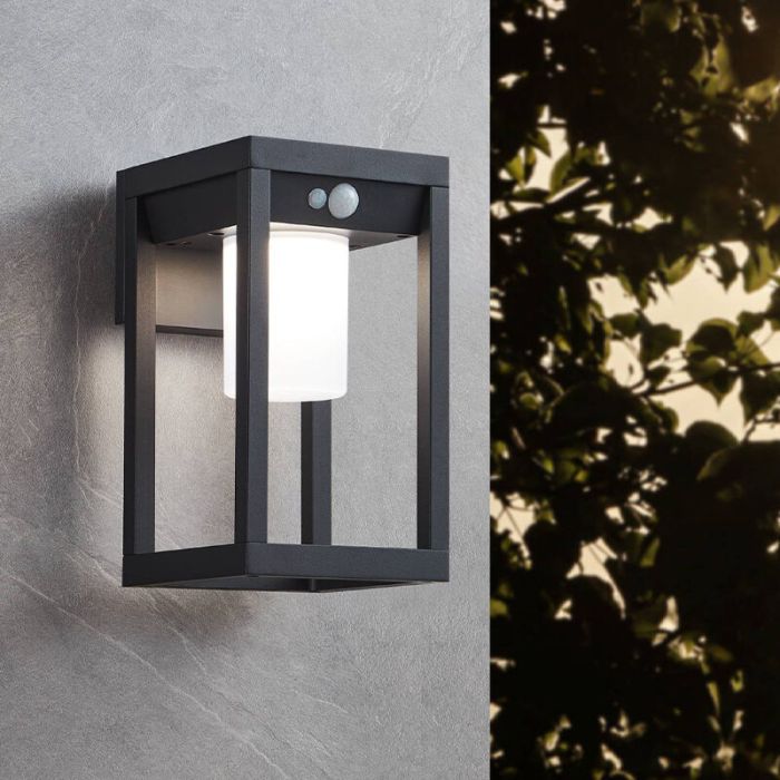 Zwarte moderne buiten wandlamp op zonne-energie aluminium, Kwame, 3,7W, 4000K LED, IP44
