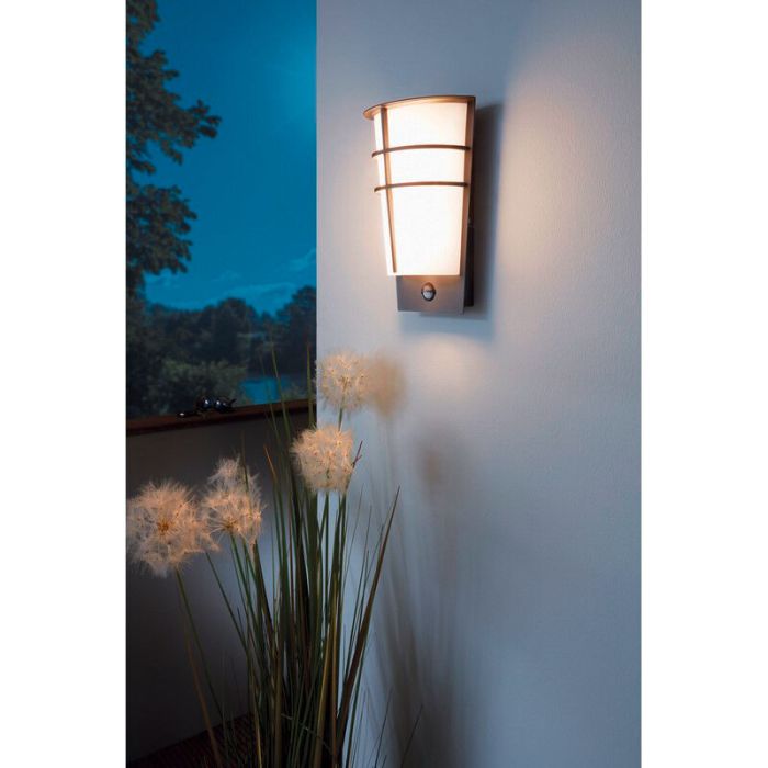 Zilveren buiten wandlamp met bewegingssensor kunststof, Bastiaan, IP44