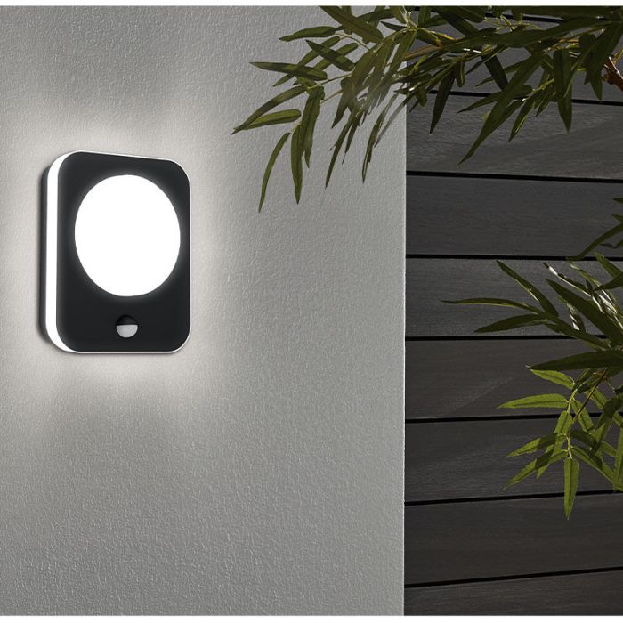 Zwarte moderne buitenlamp met bewegingssensor, Luut, aluminium, met bewegingssensor