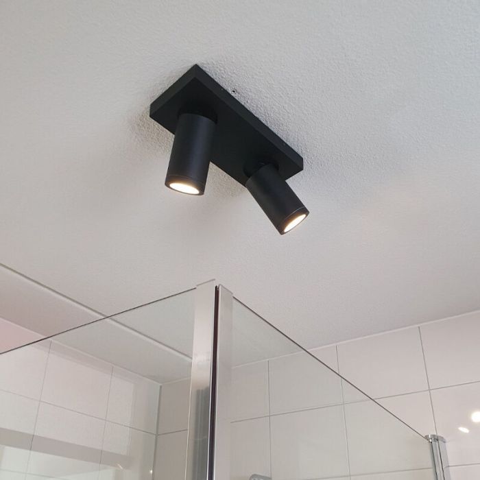 Zwarte badkamer plafondspot Kenan, 2L, IP44