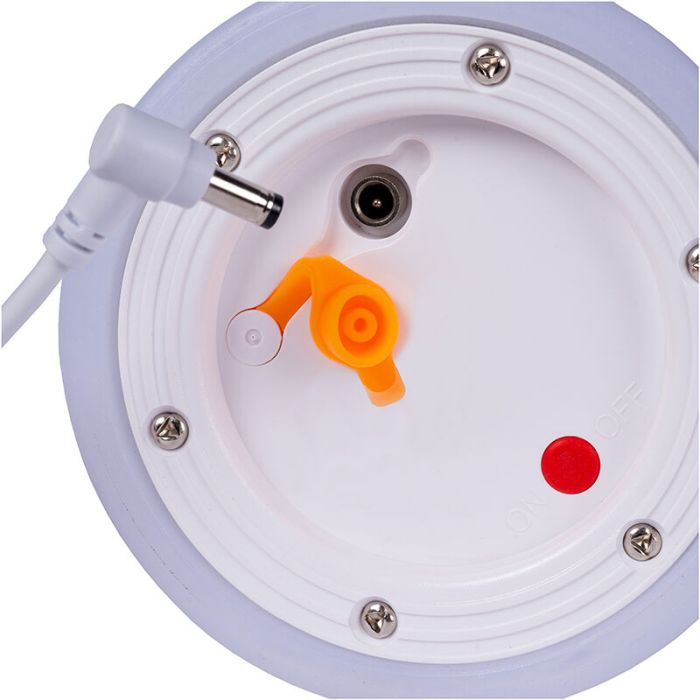 Witte moderne , Little Joe, kunststof, aan/uit schakelaar op het product
