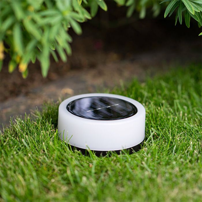 Prikspot op zonne-energie Nermin, kunststof, IP44, RGB + 2700K, met schemersensor