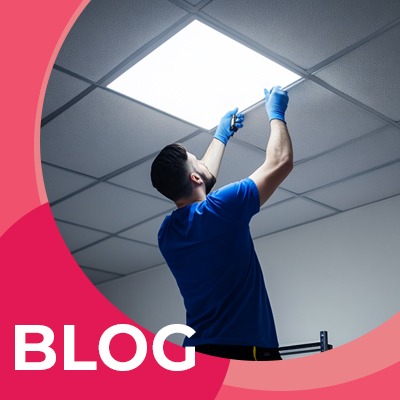 Montage van systeemplafond lampen